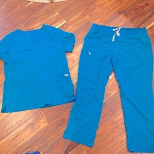 Figs pacific blue size L/petite